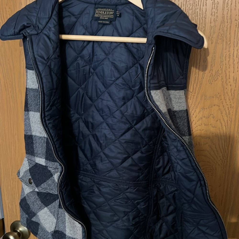 Women’s Medium Fitted Pendleton Vest - image 6